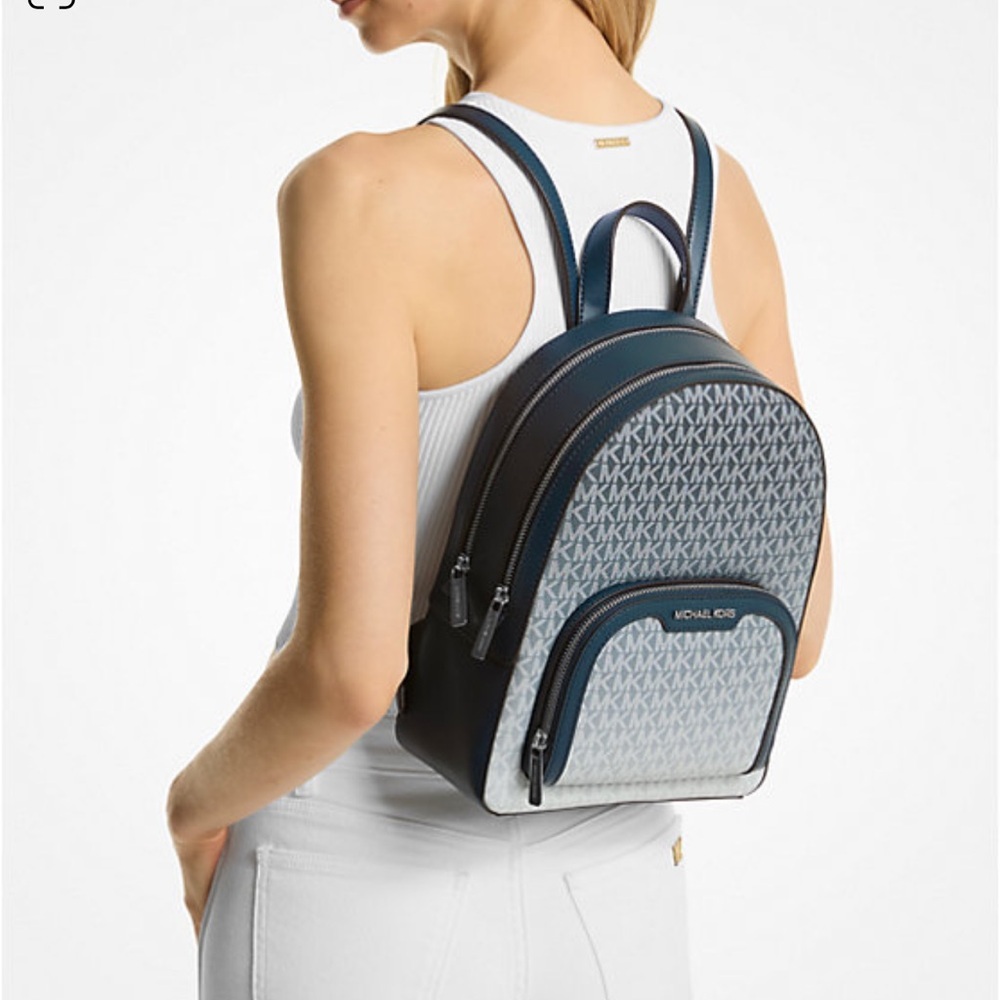 Michael Kors Jaycee Medium Ombré Signature Logo Backpack
Navy
NWT - Picture 4 of 13